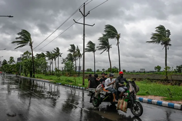 More than 30 killed and over 1 million evacuated as Cyclone Remal lashes South Asia 