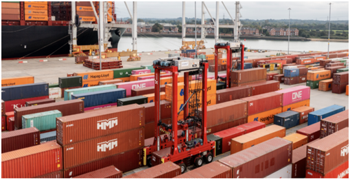 Kalmar equips DP World Southampton with hybrid straddle carriers