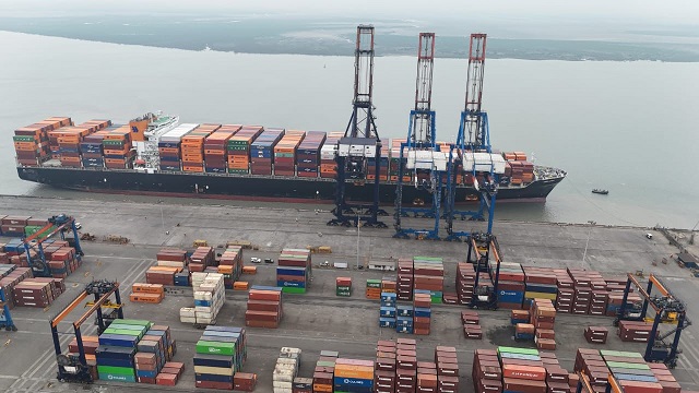 DPA berths it's largest ever Container Vessel, MV Mundra Express (LOA: 350m, Capacity: 10,000 TEUs) 